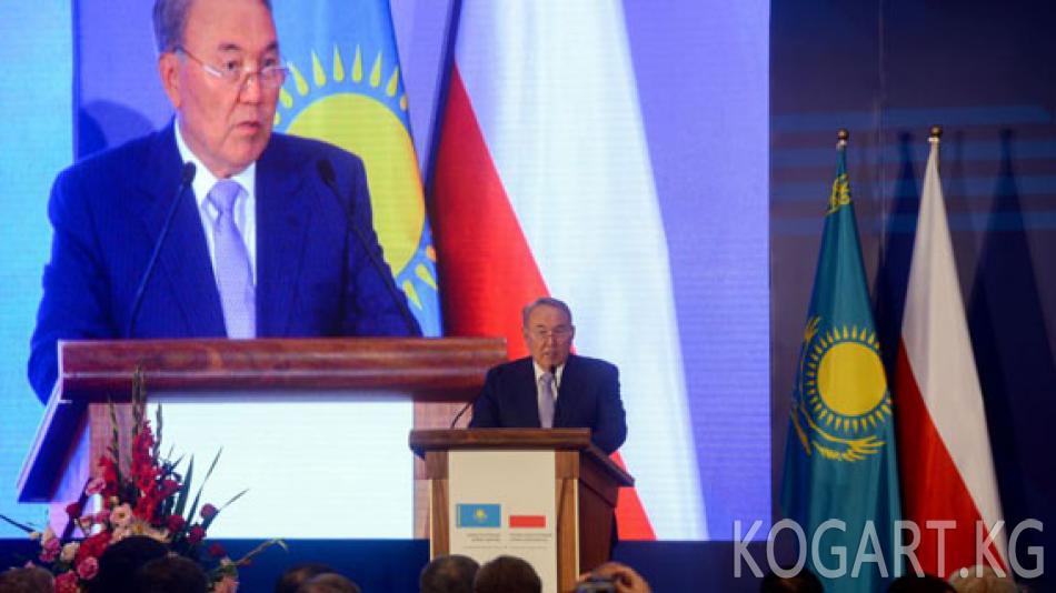 Назарбаев Польшага Орусия менен транспорттук келишим түзүүнү...