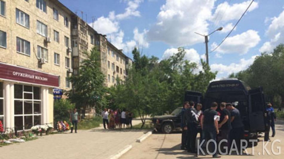 Актөбөдө курал саткан дүкөндүн ээси соттолууда