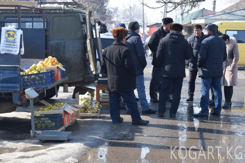 Жалал-Абадда мыйзамсыз соода жүргүзгөндөр көзөмөлгө алынууда (ФОТО)