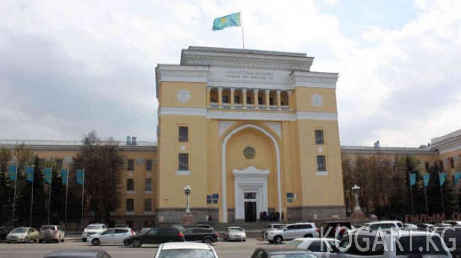 Назарбаев казак илимпоздорунун ишине канааттанбай турганын билдирди