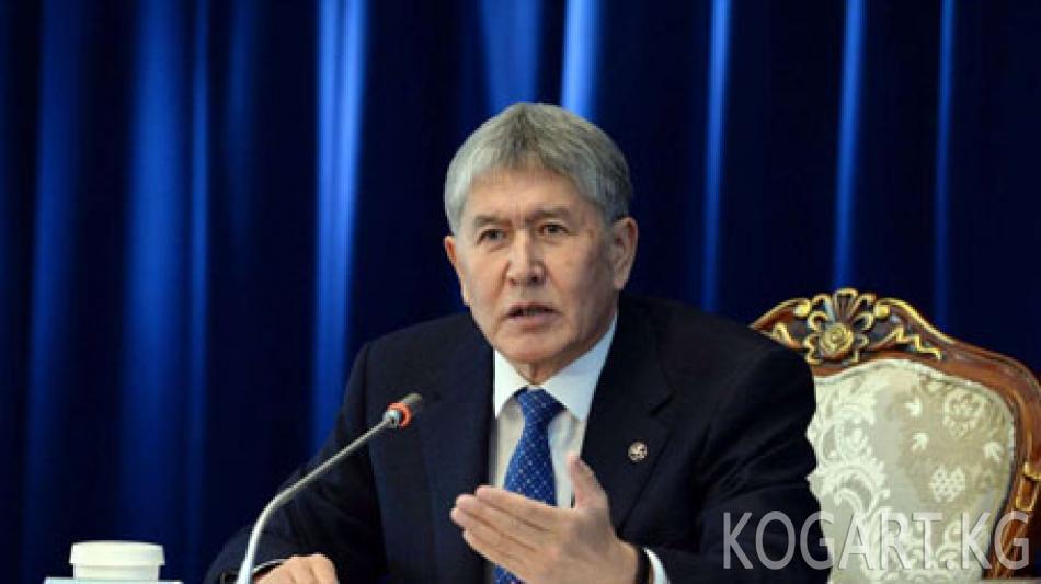 Атамбаев 15-октябрда президенттик шайлоо өтөрүн билдирди