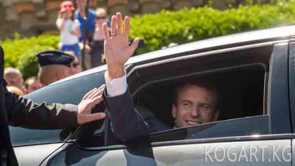 Макрондун партиясы шайлоодо алдыга озууда