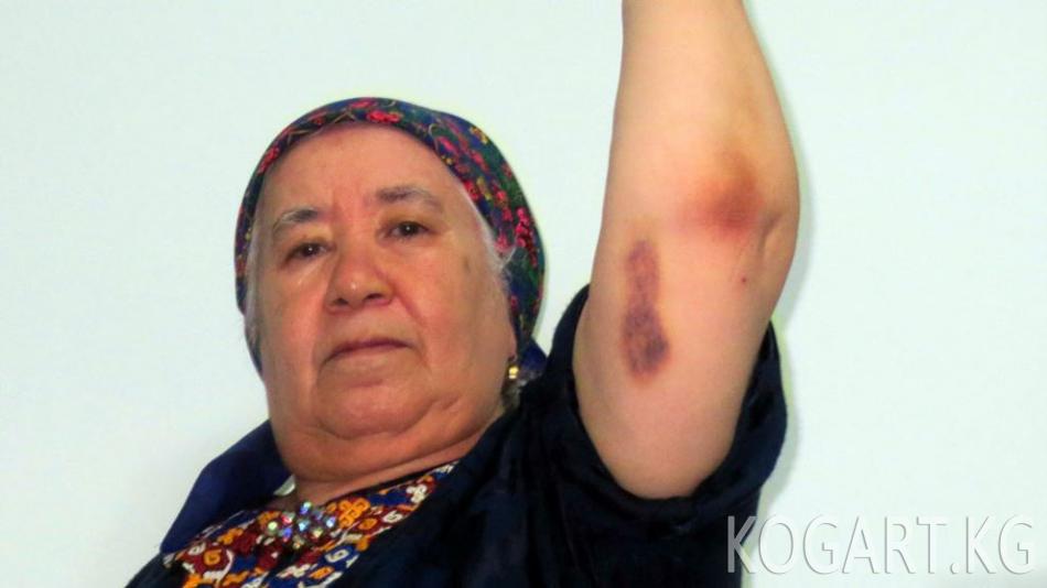 Ашхабадда «Азаттыктын» түркмөн кызматынын кабарчысына кол салуу...