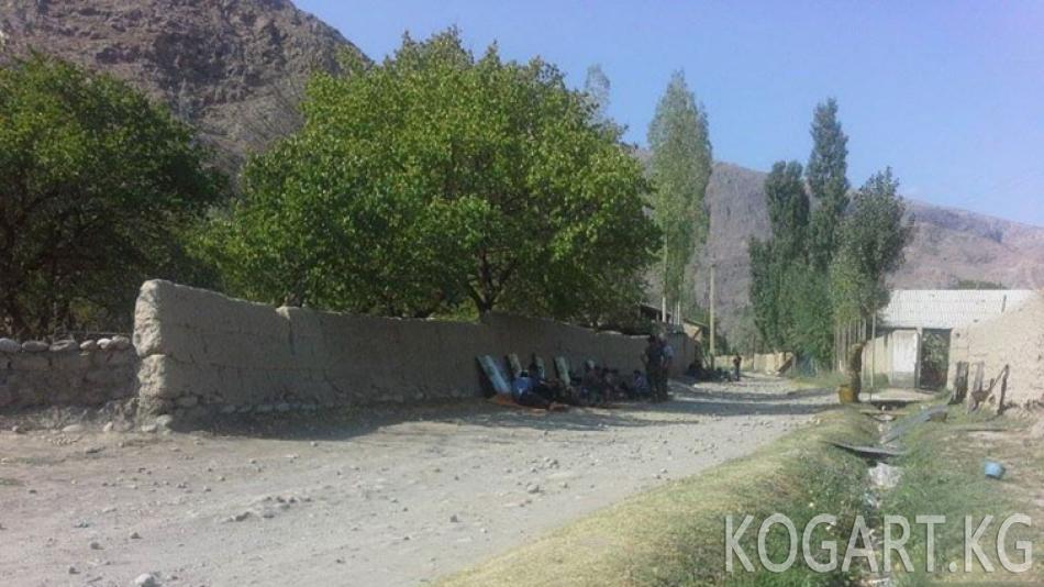 Бахор көчөсү кыргыз-тажик чек арасындагы талаштуу тилкеге айланды