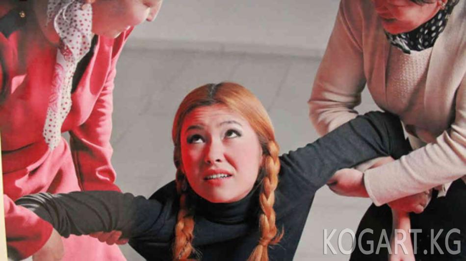 Күчтөп күйөөгө берүүдөн качкан кыз Москвада психиатрия ооруканасына...