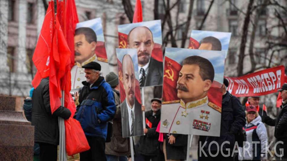 Орусияда Октябрь революциясы митинг жана жүрүштөр менен белгиленди