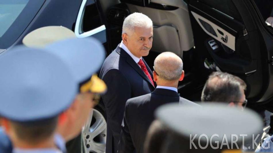 Түркия премьер-министри АКШнын виза берүүнү жандандыруусун кубаттады