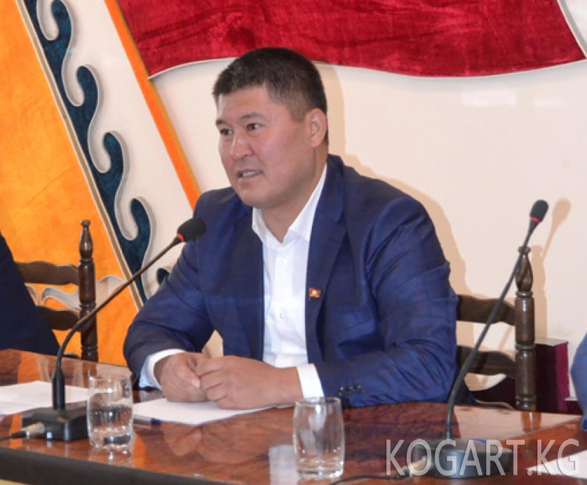 “Ата-Журт” фракциясынан депутат Мураталы Тагаев шаардык кеңештин...