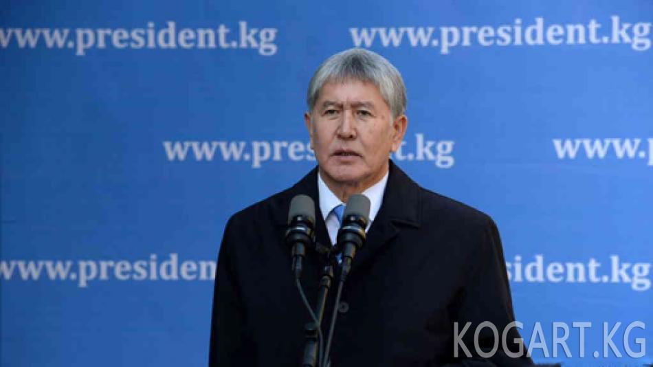 Атамбаев: Казак президентинин өзүм билемдиги үчүн блокадада калдык