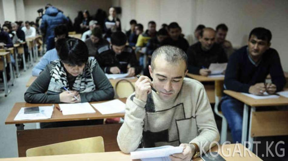 Мамдума депутаты эмгек мигранттарына электрондук билерик тагууну...