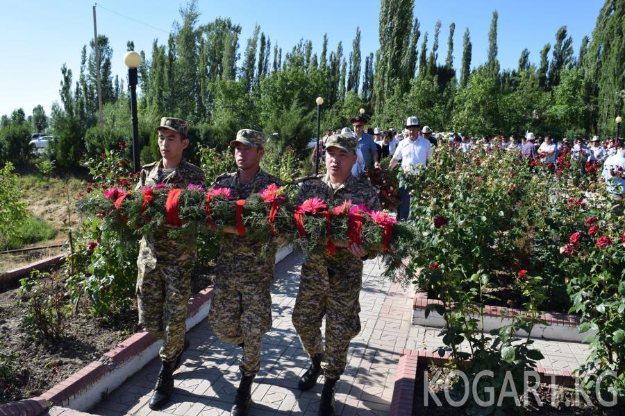 Жалал-Абадда июнь окуясы эскерилди (ФОТО)