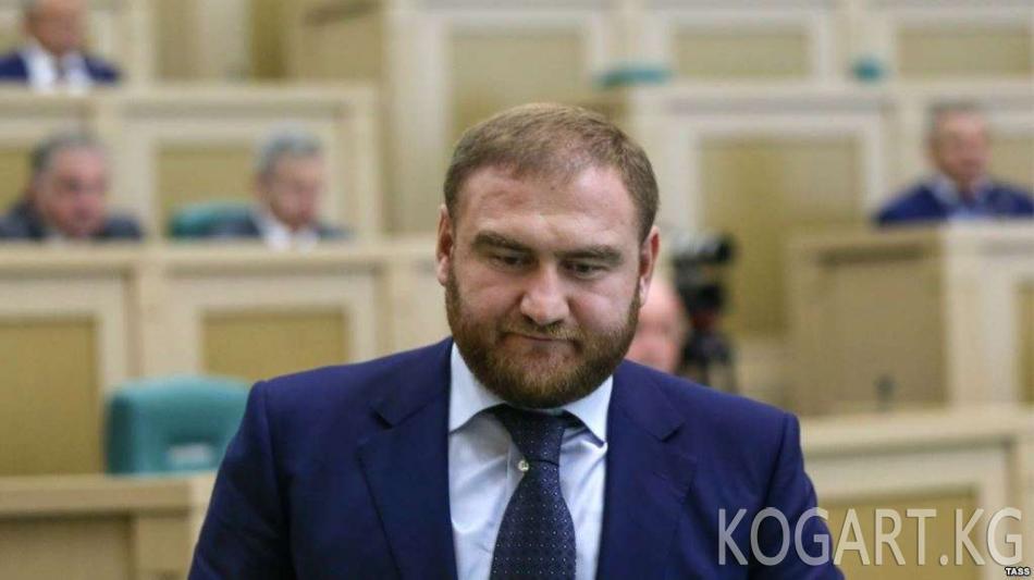 Орусия Федерация Кеңешинин мүчөсү эки адам өлтүрүүгө айыпталууда