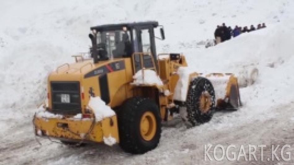 Кар көчкүлөрдөн улам Тажикстандын негизги унаа жолу жабылды