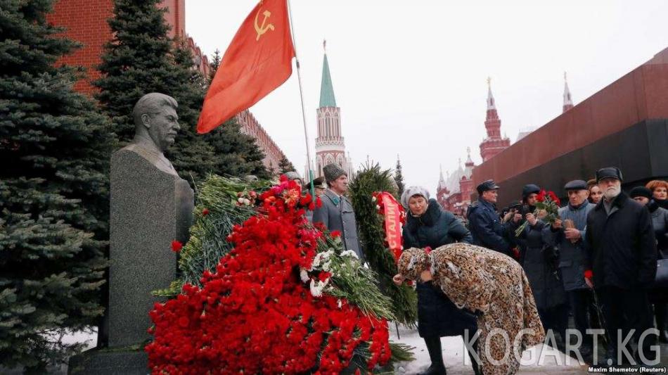 Москвада Сталиндин урматына өткөн акцияда эки киши кармалды