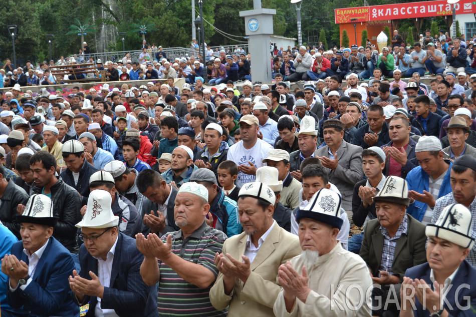 Жалал-Абадда айт намазына келгендер жылдагыдан көп болду