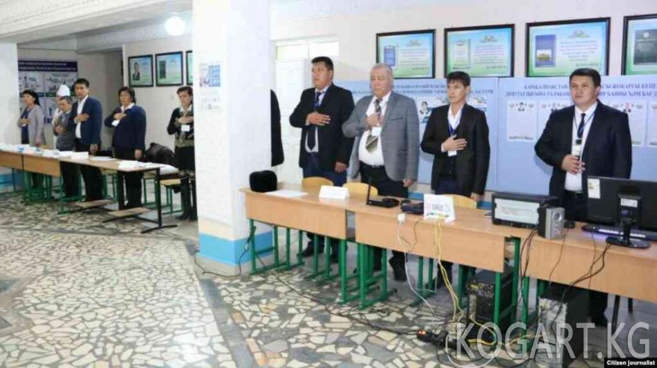 Өзбекстанда парламентке беш партия өттү