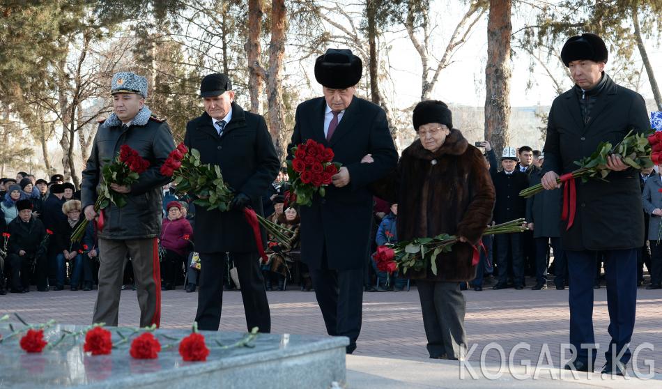 Президент Сооронбай Жээнбеков: Ленинград курчоодон бошотулган күн — бул Ленинграддын жашоочуларынын гана эмес, Советтер Союзунун бардык адамдарынын Улуу Жеңишке ишенимин бекемдеген күн